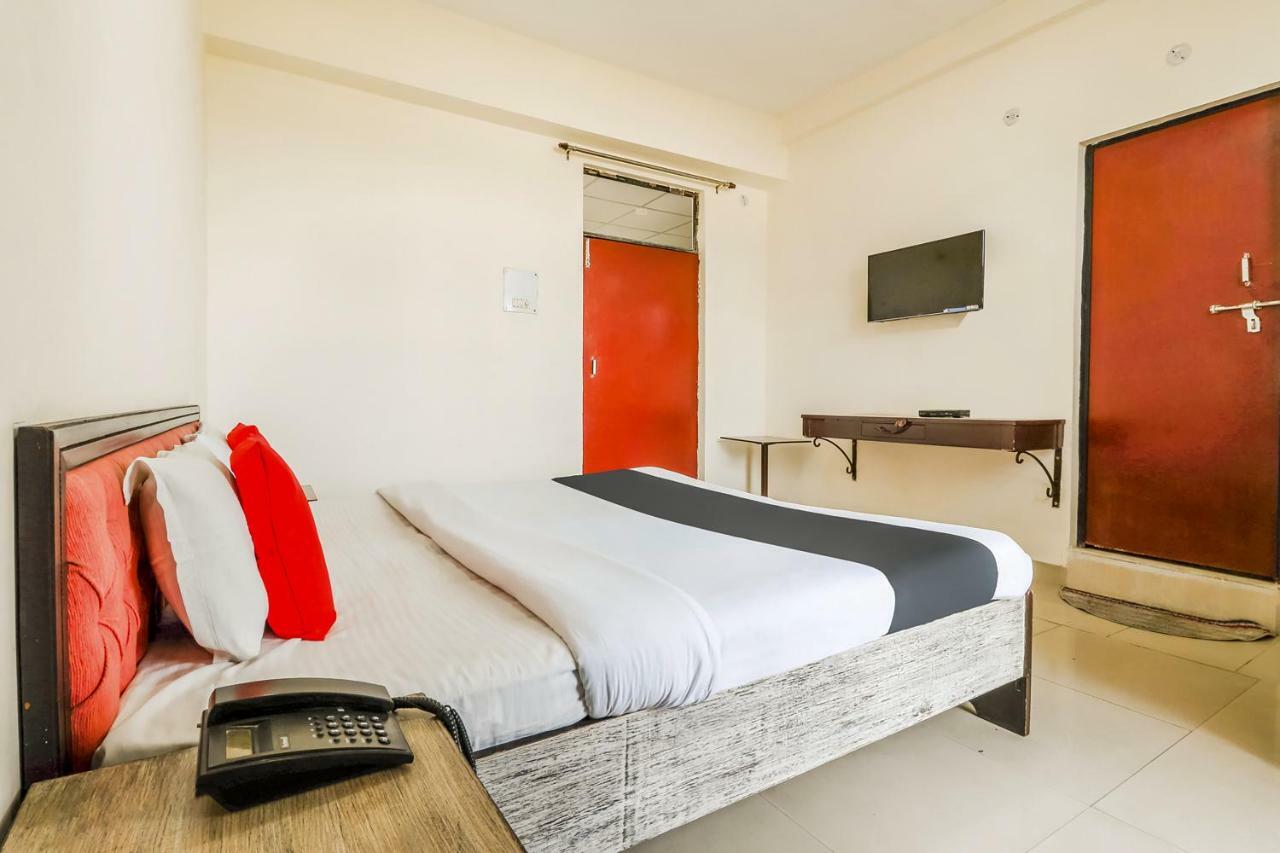 Capital O 60233 Brij Ki Rasoi Deluxe Hotel Lucknow Exterior photo