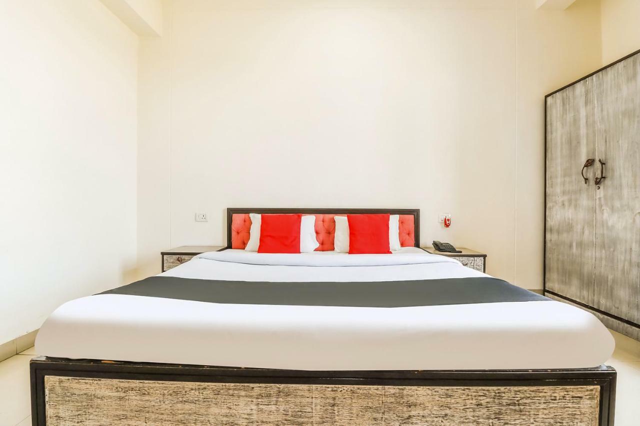Capital O 60233 Brij Ki Rasoi Deluxe Hotel Lucknow Exterior photo