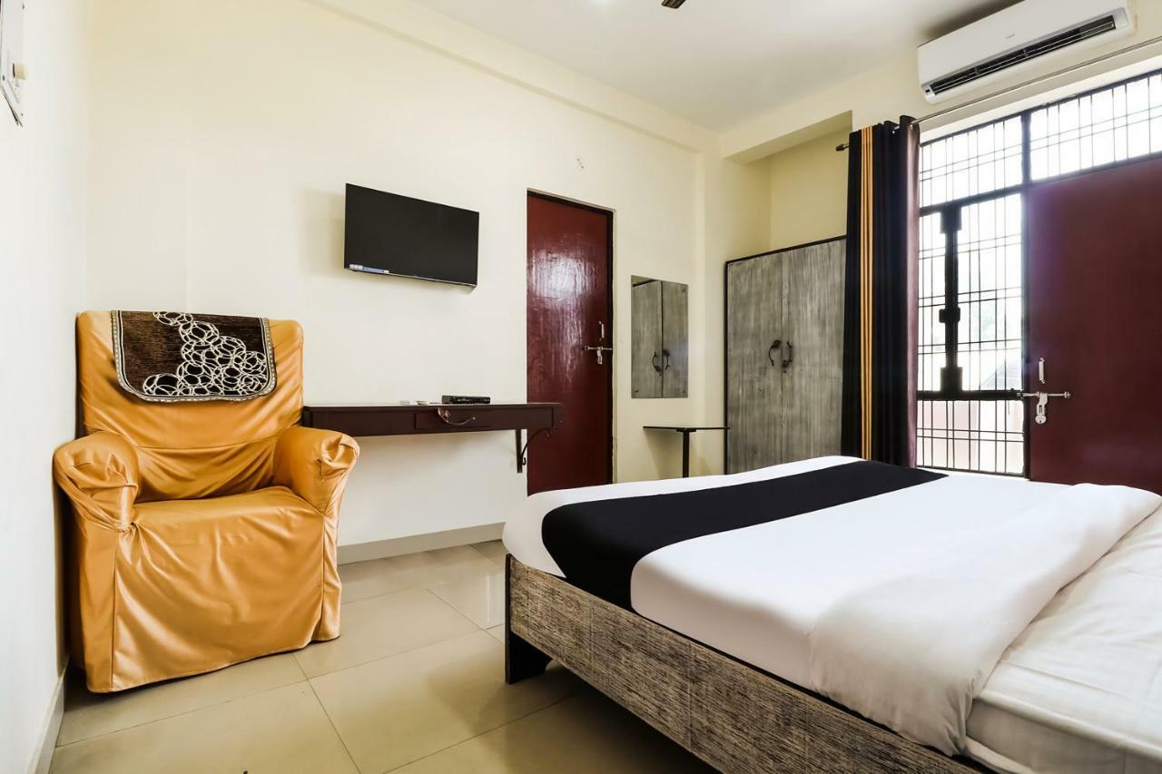 Capital O 60233 Brij Ki Rasoi Deluxe Hotel Lucknow Exterior photo